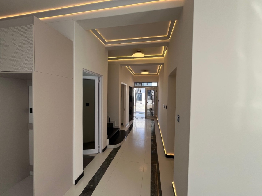 4 Bedroom Property for Sale in Sandown Western Cape